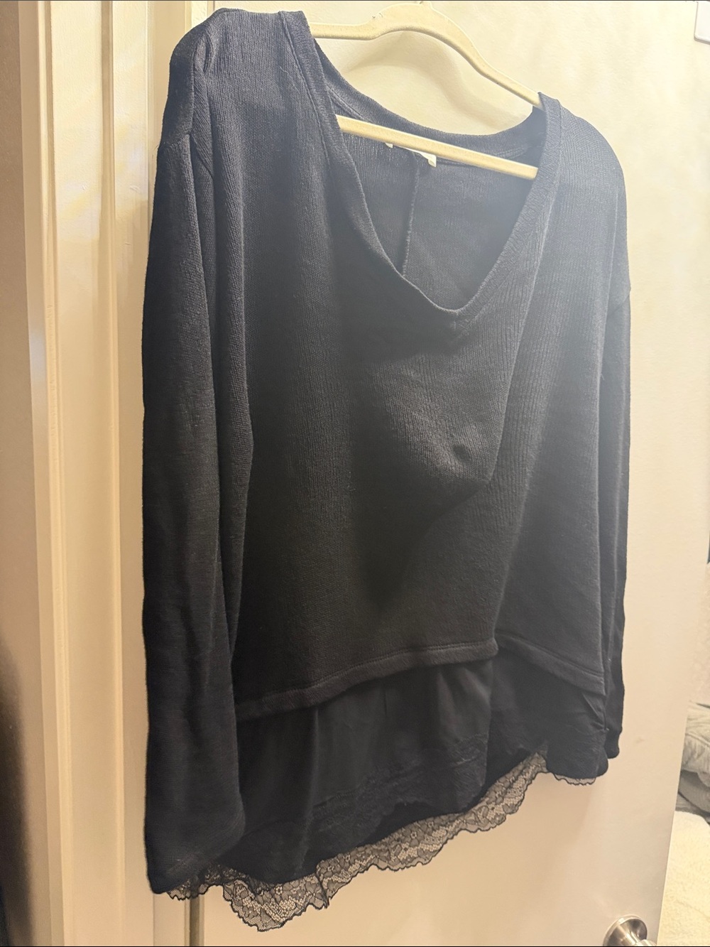 Women's Zara  Black Lace-Hem Long Sleeve Top